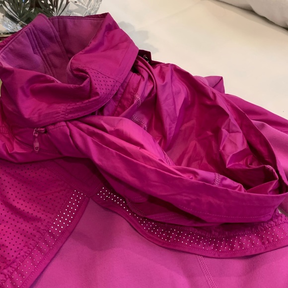 Lulu Lemon Running jacket - Picture 5 of 7